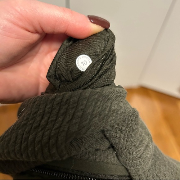Lululemon jacket - Picture 3 of 3